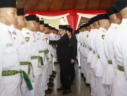 Kukuhkan Petugas Paskibraka, Pj bupati Pamekasan Sampaikan Pesan untuk Tanamkan Jiwa Nasionalis 