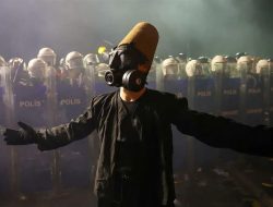 (Kemungkinan) Demokrasi Dalam Todongan Senjata