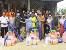 Pj Bupati Pamekasan Tinjau Warga Terdampak Angin Kencang di Galis