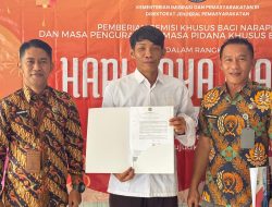 Warga Binaan Asal Malaysia di Lapas Narkotika Pamekasan Terima Remisi di Hari Raya Waisak