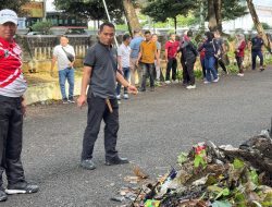 Lapas Narkotika Pamekasan Gelar Aksi Bersih Lingkungan di Sekitar SMKN 3