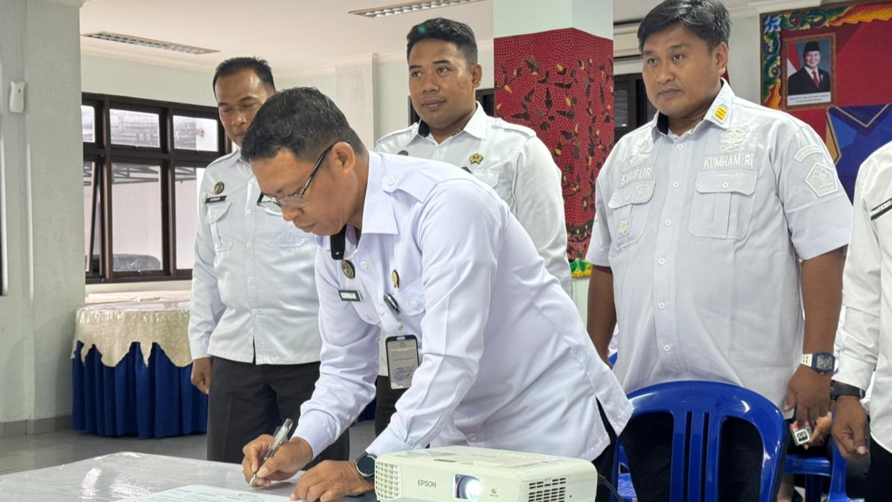 Lapas Narkotika Pamekasan Tegaskan Komitmen Berantas HALINAR Lewat Penandatanganan Komitmen Bersama