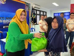 Peringati Hari Bakti Kementerian Imigrasi dan Pemasyarakatan, Lapas Narkotika Pamekasan Berbagi 75 Paket Sembako kepada Warga