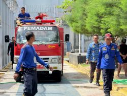 Lapas Narkotika Pamekasan Lakukan Penyemprotan Saluran Air Bersama Damkar