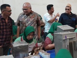 Didampingi H Her dan H Badri, Ketua Komwasjak Tinjau Gudang Rokok Kretek Lokal di Pamekasan