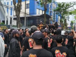 Ribuan Buruh Rokok dan Petani Tembakau Pamekasan Gelar Aksi Jalan Kaki, Soroti Oknum LSM