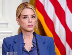 Trump Copot Jaksa Agung Pam Bondi, Dipicu Kekecewaan atas Kinerja