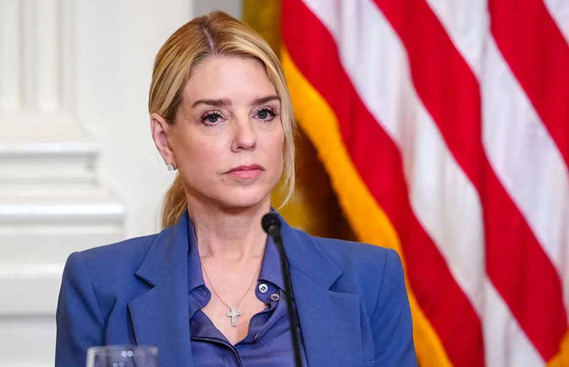 Trump Copot Jaksa Agung Pam Bondi, Dipicu Kekecewaan atas Kinerja