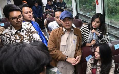 Mensesneg: Pemerintah Fokus Bekerja untuk Masyarakat, Bukan Mengejar Hasil Survei
