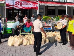 Sambut HUT ke-81 RI, Lapas Narkotika Pamekasan Bagikan 125 Paket Beras ke Tukang Becak