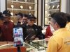 Dukung Misi Sosial Central 88 Gold Jewellery, Haji Her Beli Perdana 2 Kilogram Emas