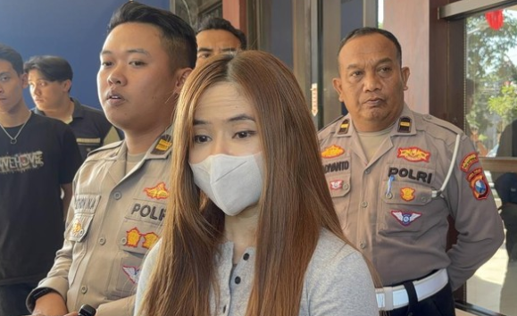 Pengemudi Outlander Tabrak Dua Kendaraan hingga Tewaskan Warga Surabaya Minta Maaf