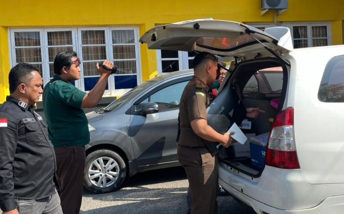 Kejari Geledah Kantor PUPR Pamekasan, Selidiki Dugaan Korupsi Proyek Jalan DBHCHT 2025