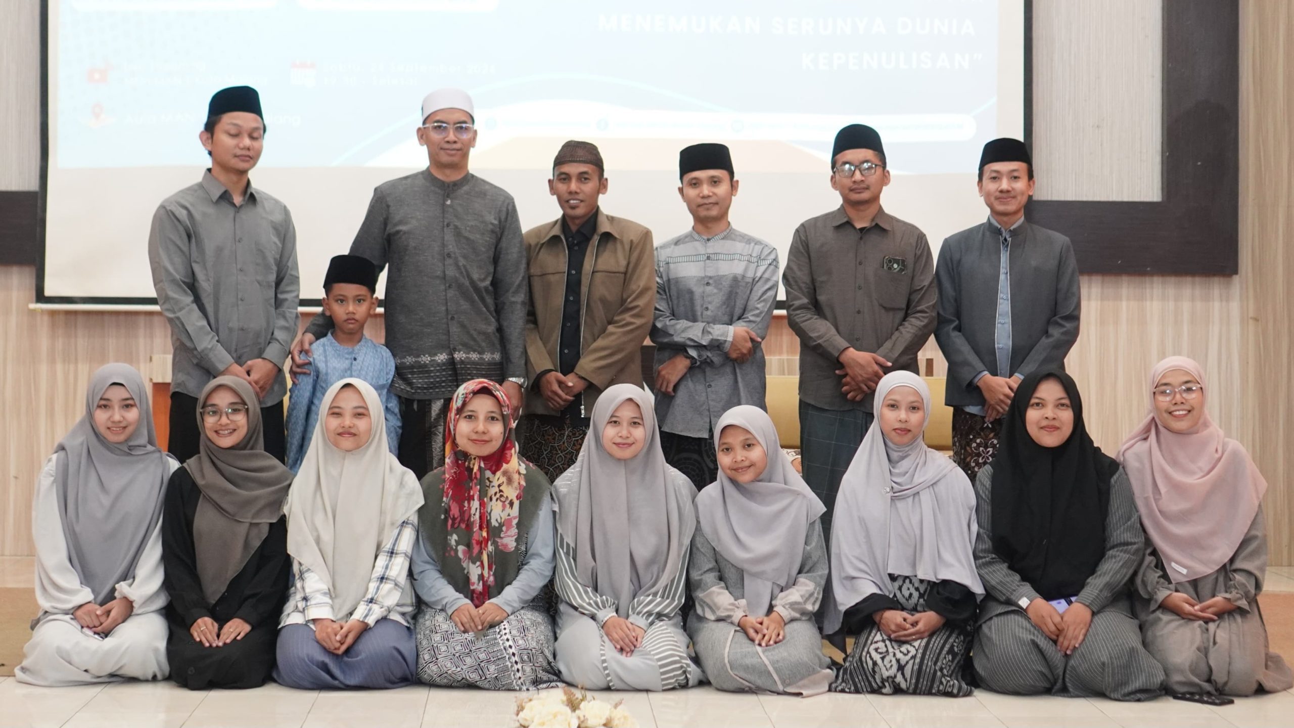 Dosen UIN Malang Dorong Santri MDH MAN 1 Asah Nalar Kritis Lewat Menulis