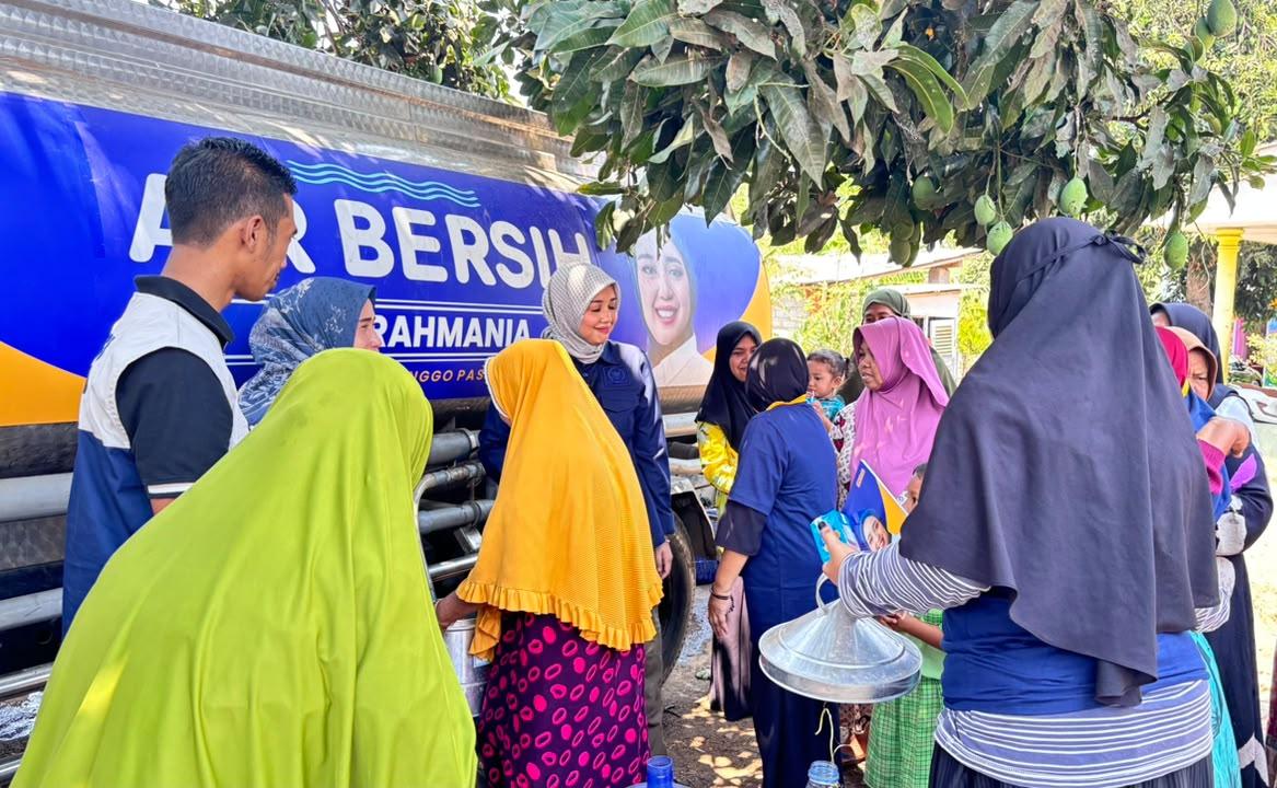 Krisis Air Bersih di Probolinggo, Dini Rahmania Salurkan Bantuan ke Warga Terdampak