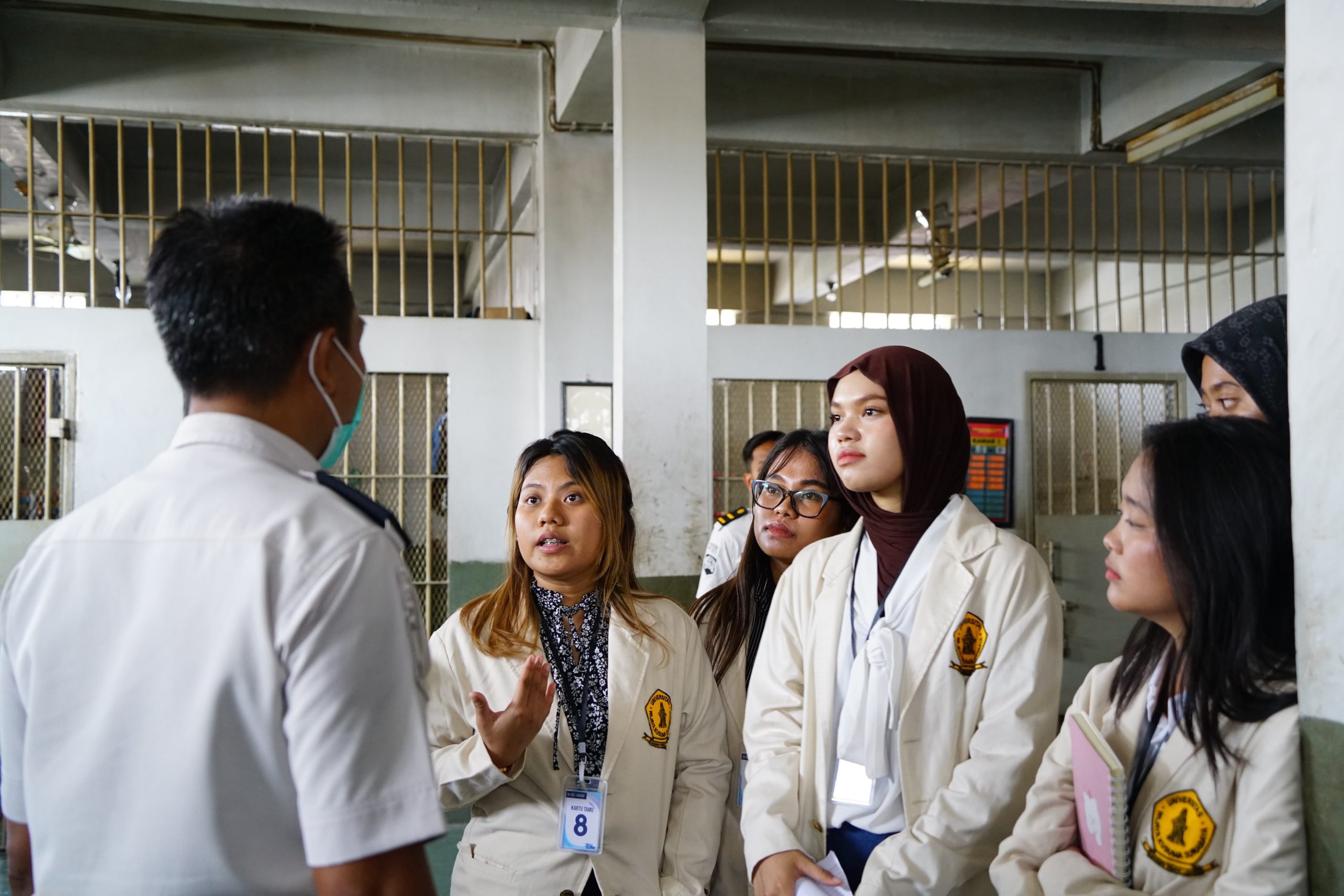 “Intip Langsung Kehidupan di Balik Jeruji, 25 Mahasiswa Hukum Kunjungi Lapas Narkotika Pamekasan”