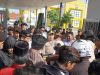 Kapolres Pamekasan Temui Massa Aksi, Pastikan Kasus Pengrusakan dan Pengancaman Berlanjut