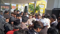 Kapolres Pamekasan Temui Massa Aksi, Pastikan Kasus Pengrusakan dan Pengancaman Berlanjut